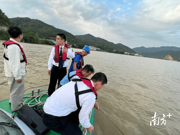 手机坠:梅州海事部门成功处置一起过河钢缆坠落影响通航安全事件